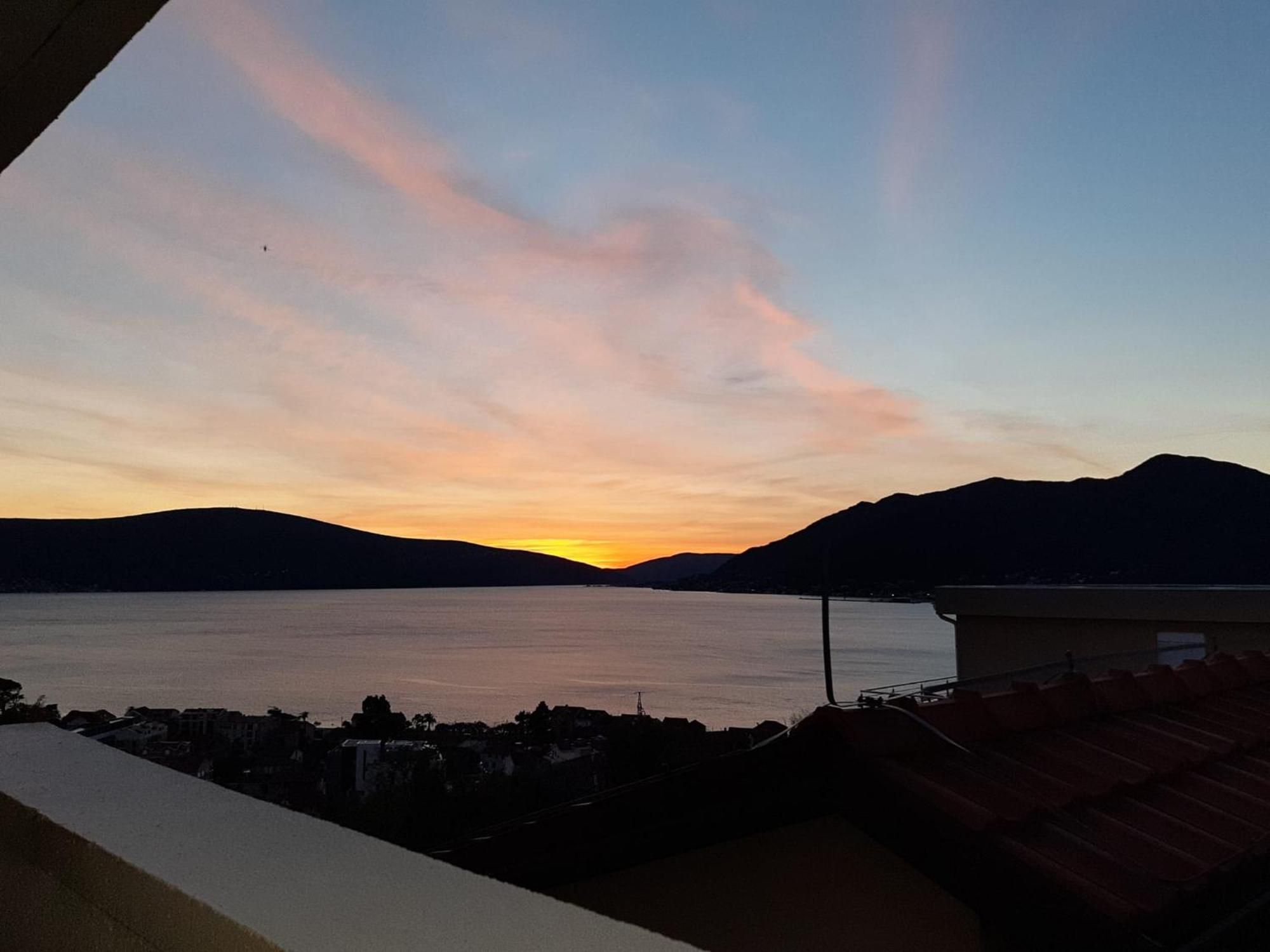 Adriabay Studio Tivat Bagian luar foto