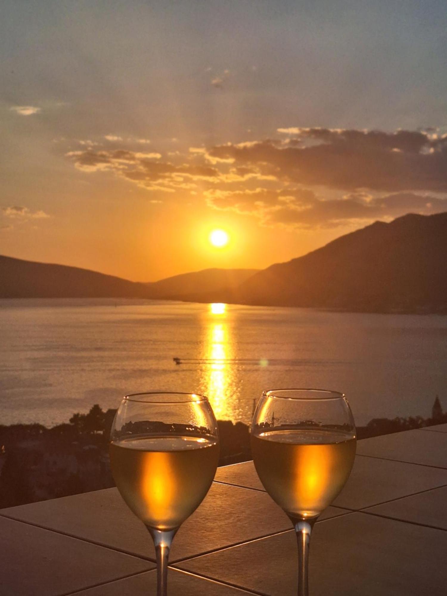 Adriabay Studio Tivat Bagian luar foto