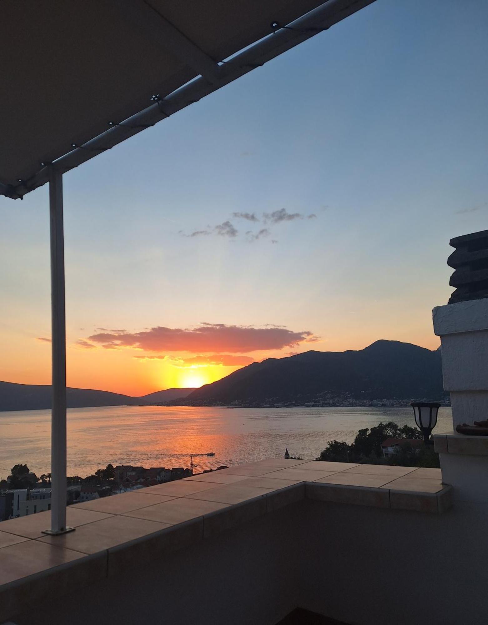 Adriabay Studio Tivat Bagian luar foto