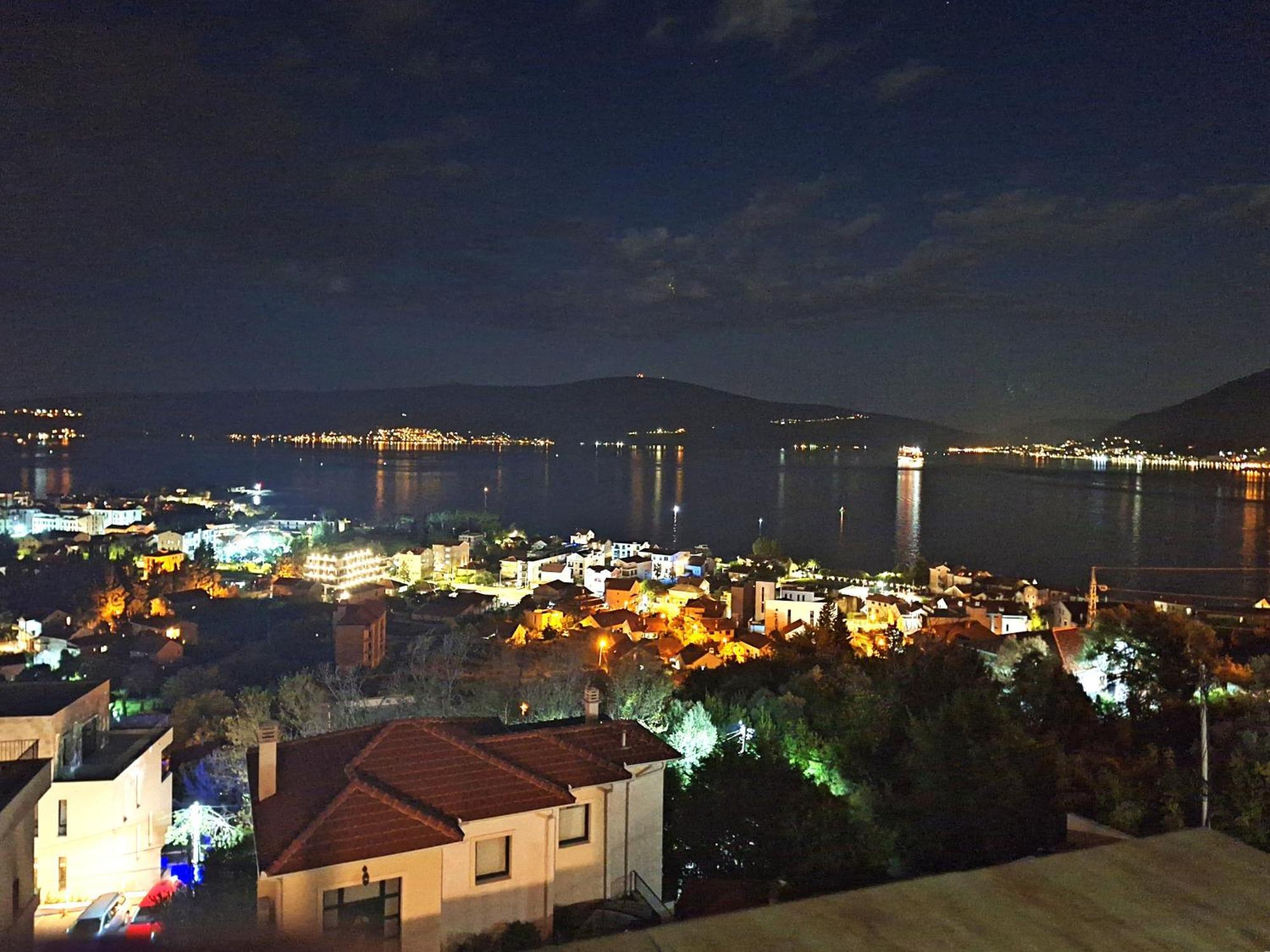 Adriabay Studio Tivat Bagian luar foto