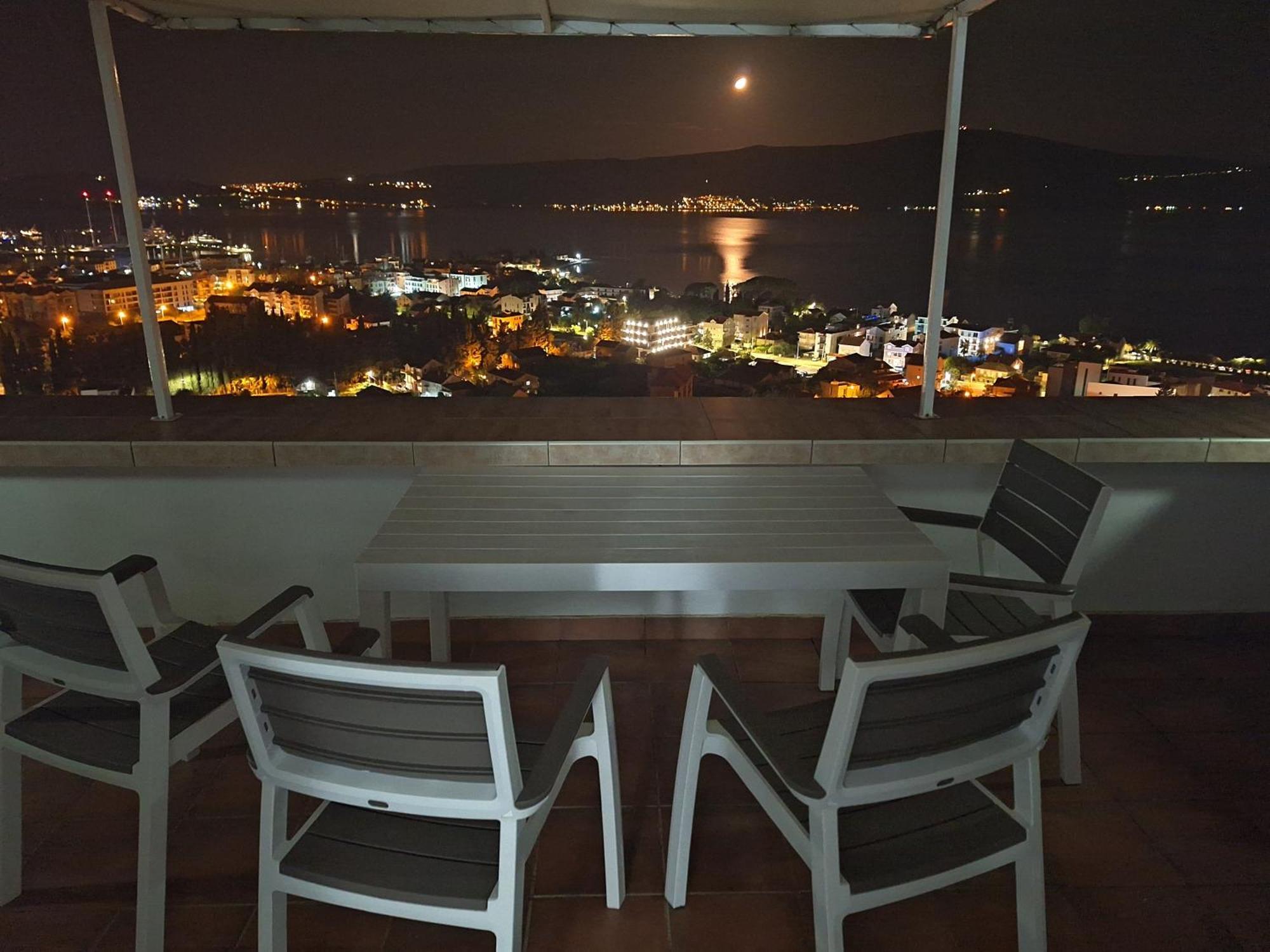 Adriabay Studio Tivat Bagian luar foto