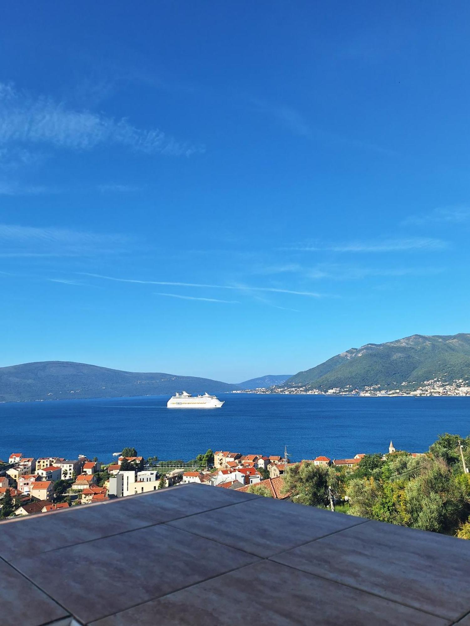 Adriabay Studio Tivat Bagian luar foto